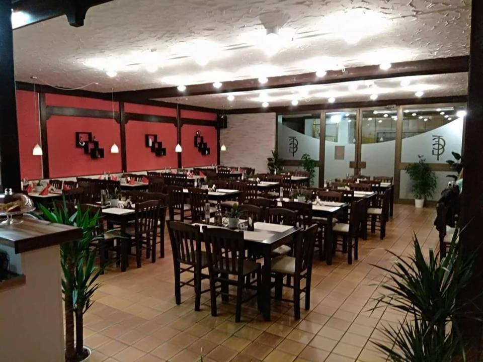 Restaurant El Greco Hostel Gundelfingen an der Donau Екстериор снимка